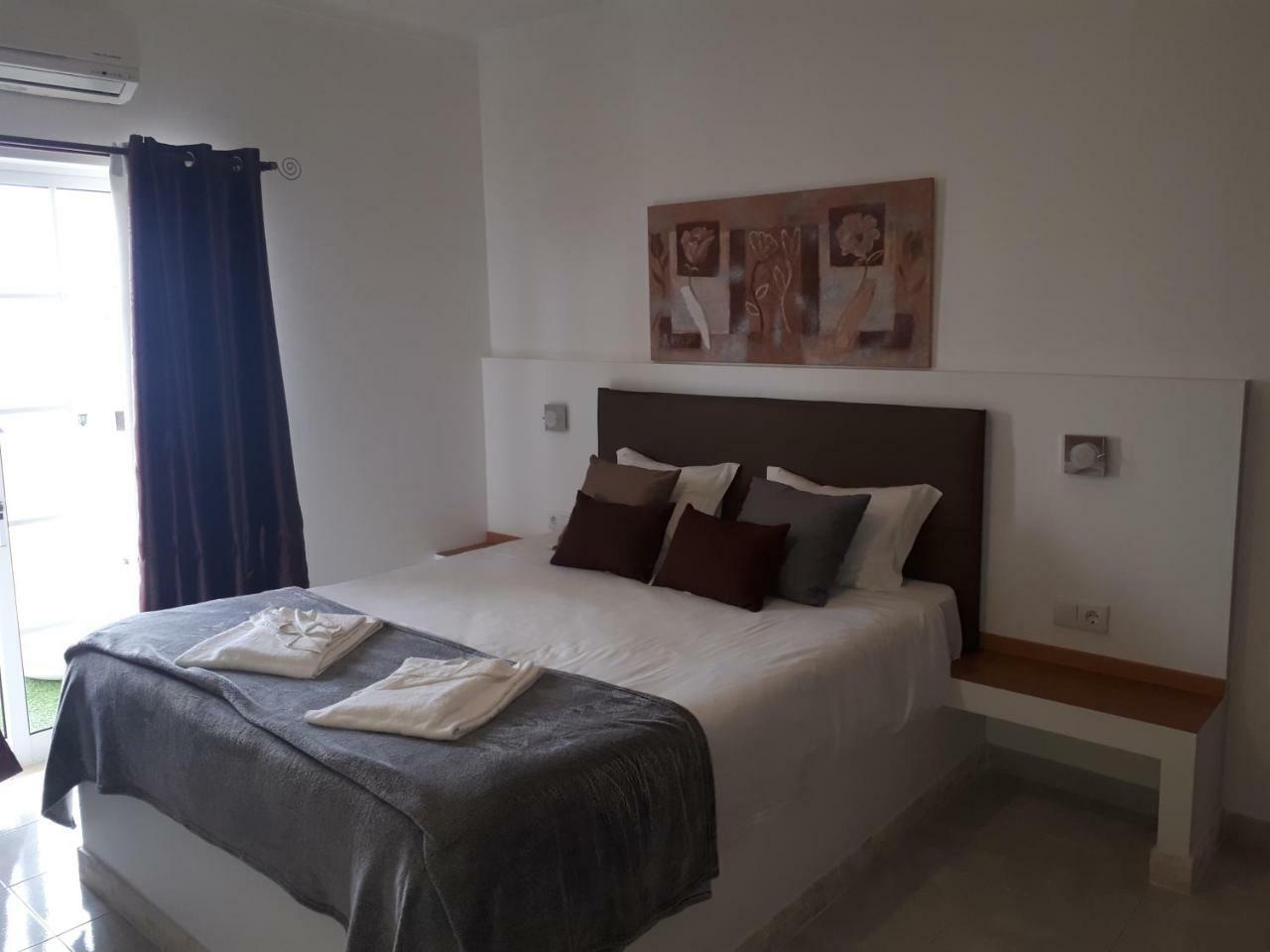 Seaview Guesthouse โอลเญา ภายนอก รูปภาพ