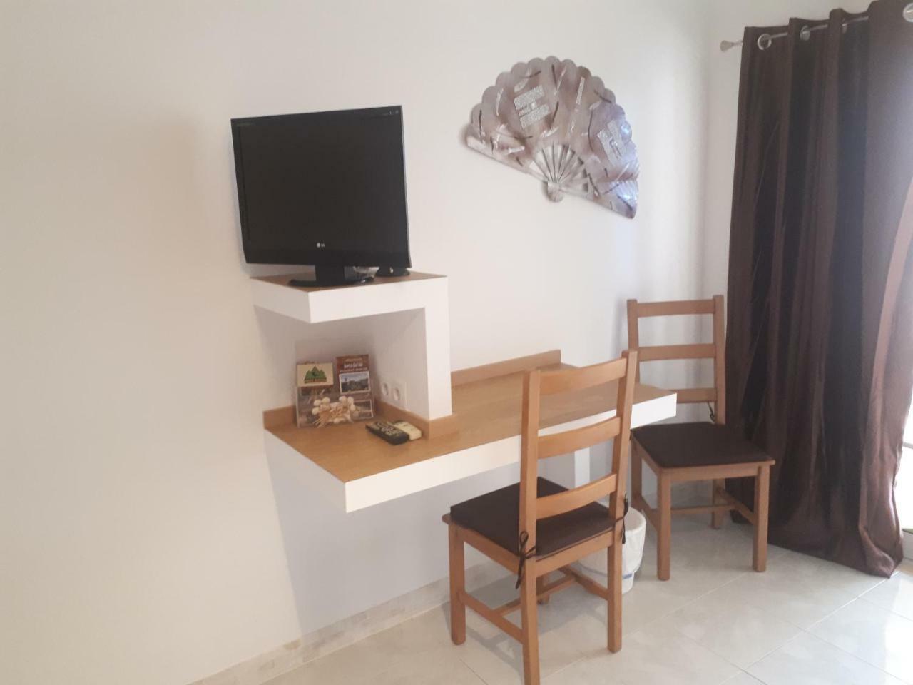 Seaview Guesthouse โอลเญา ภายนอก รูปภาพ