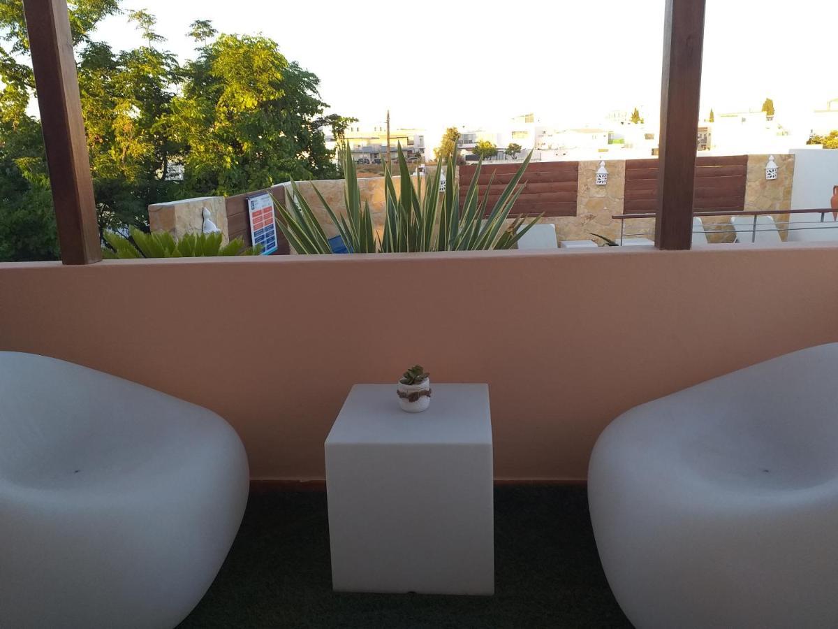 Seaview Guesthouse โอลเญา ภายนอก รูปภาพ